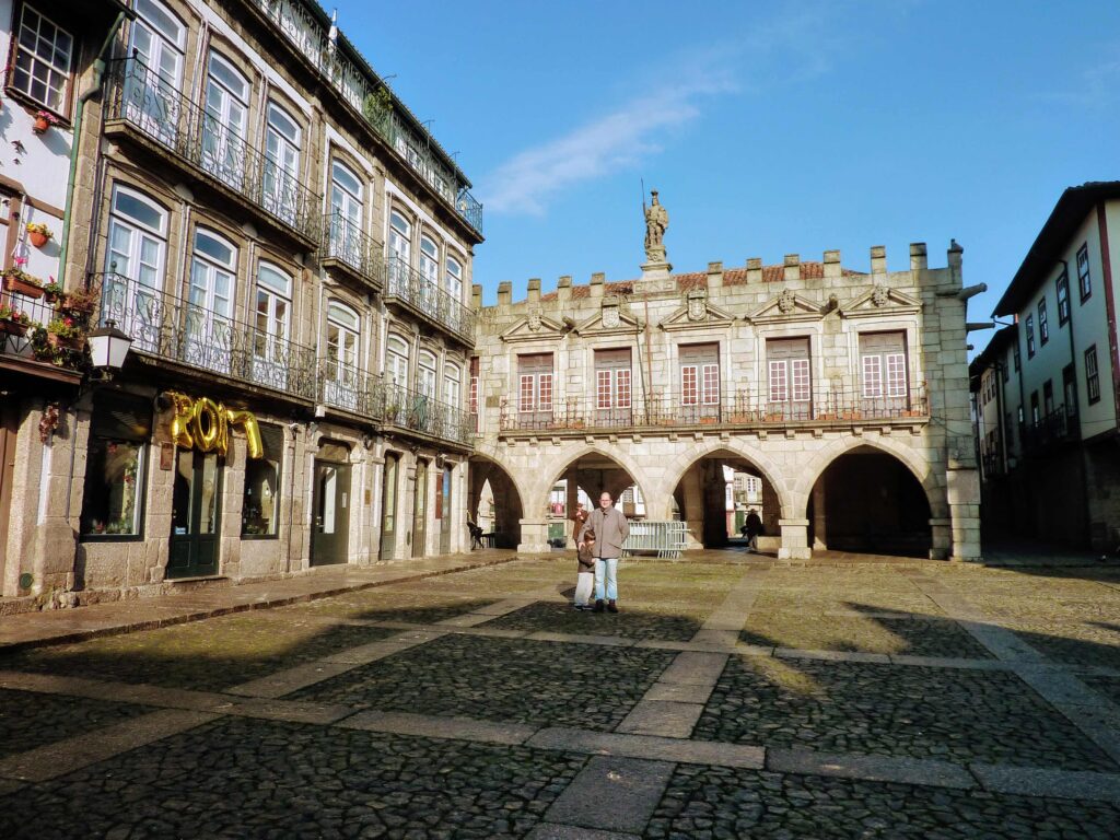 Guimarães. Largo da Oliveira