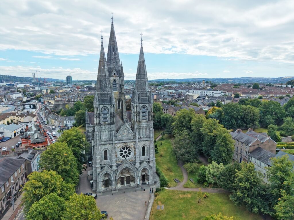 que ver en Cork. St. Fin Barre's Cathedral